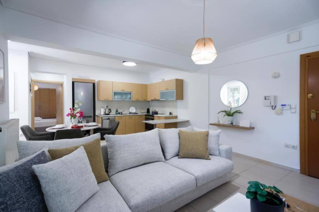 Pame Rentals - Cozy Glyfada Stay With Free Parking Athens Ngoại thất bức ảnh